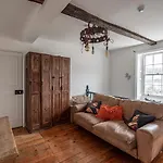 Moonfleet Boutique Skinningrove