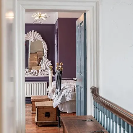 Moonfleet Boutique Guest house 3*