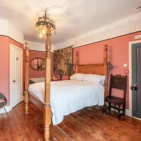 Moonfleet Boutique 3*