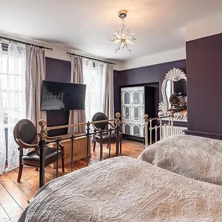 Moonfleet Boutique Guest house 3*