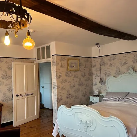 Moonfleet Boutique 3*