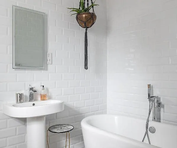 Moonfleet Boutique Guest house 3*