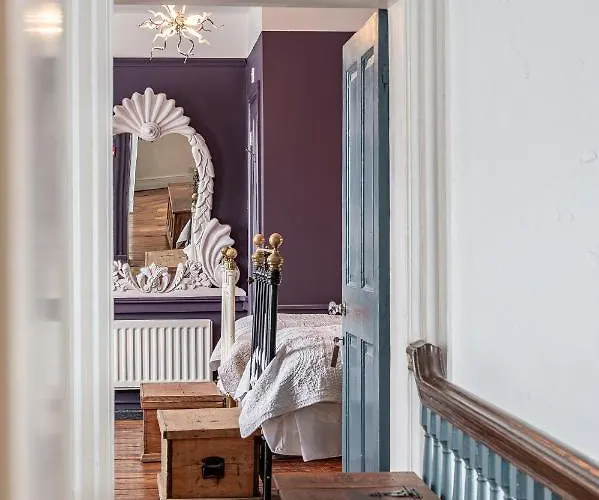 Moonfleet Boutique Guest house 3*