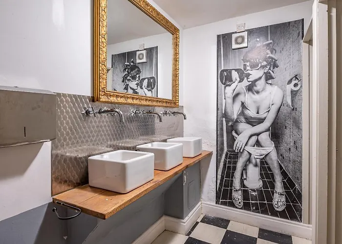 Moonfleet Boutique 3*