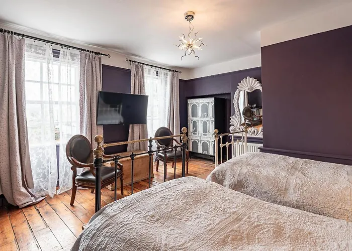 Moonfleet Boutique Guest house 3*