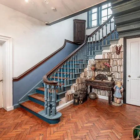 Moonfleet Boutique Konukevi 3*