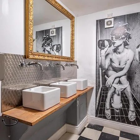 Moonfleet Boutique 3*